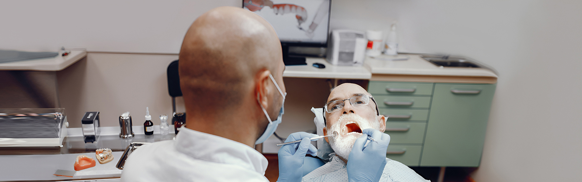 What to Expect When Getting Dentures